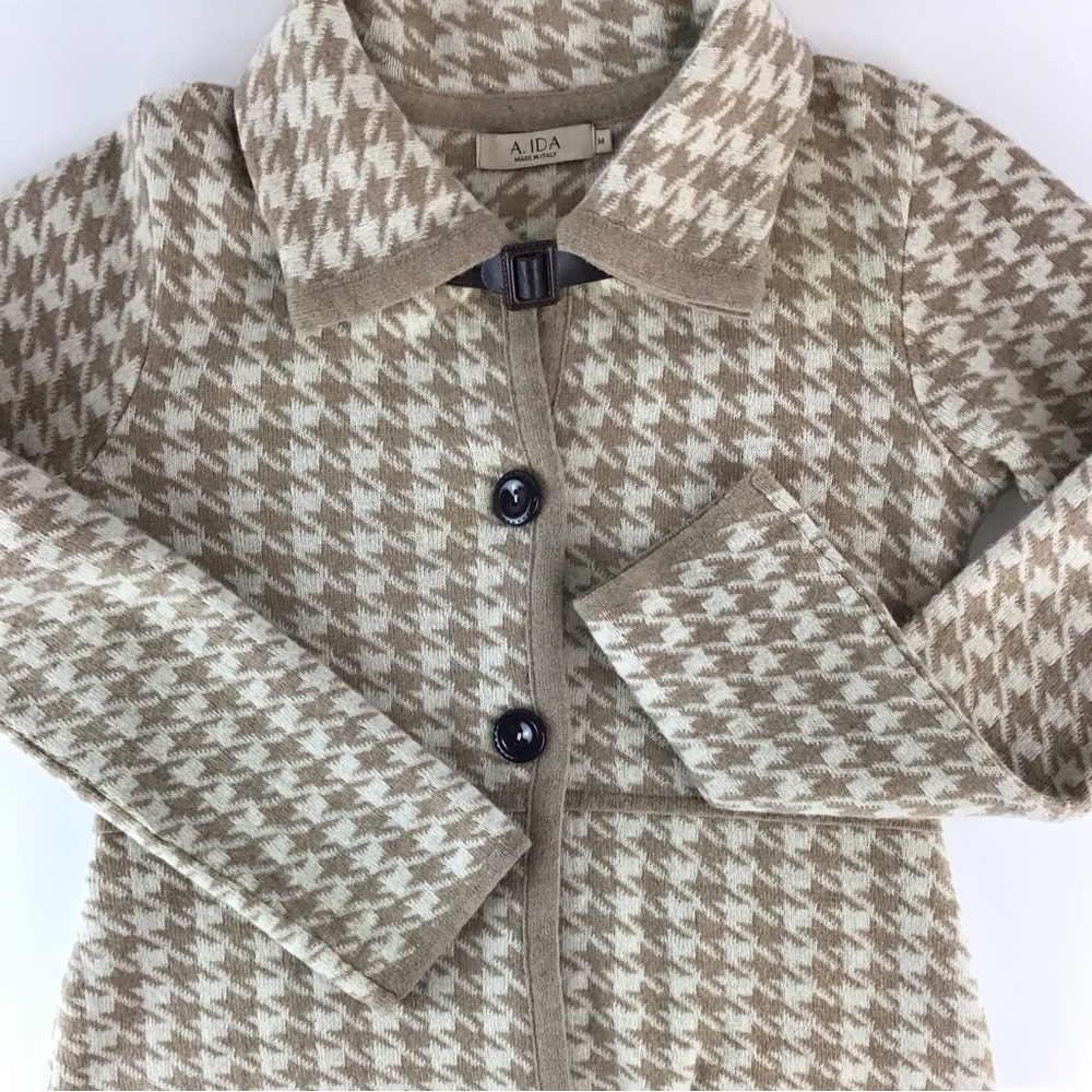 A. IDA Made in Italy Houndstooth Tan Button Down Sweater | Medium
